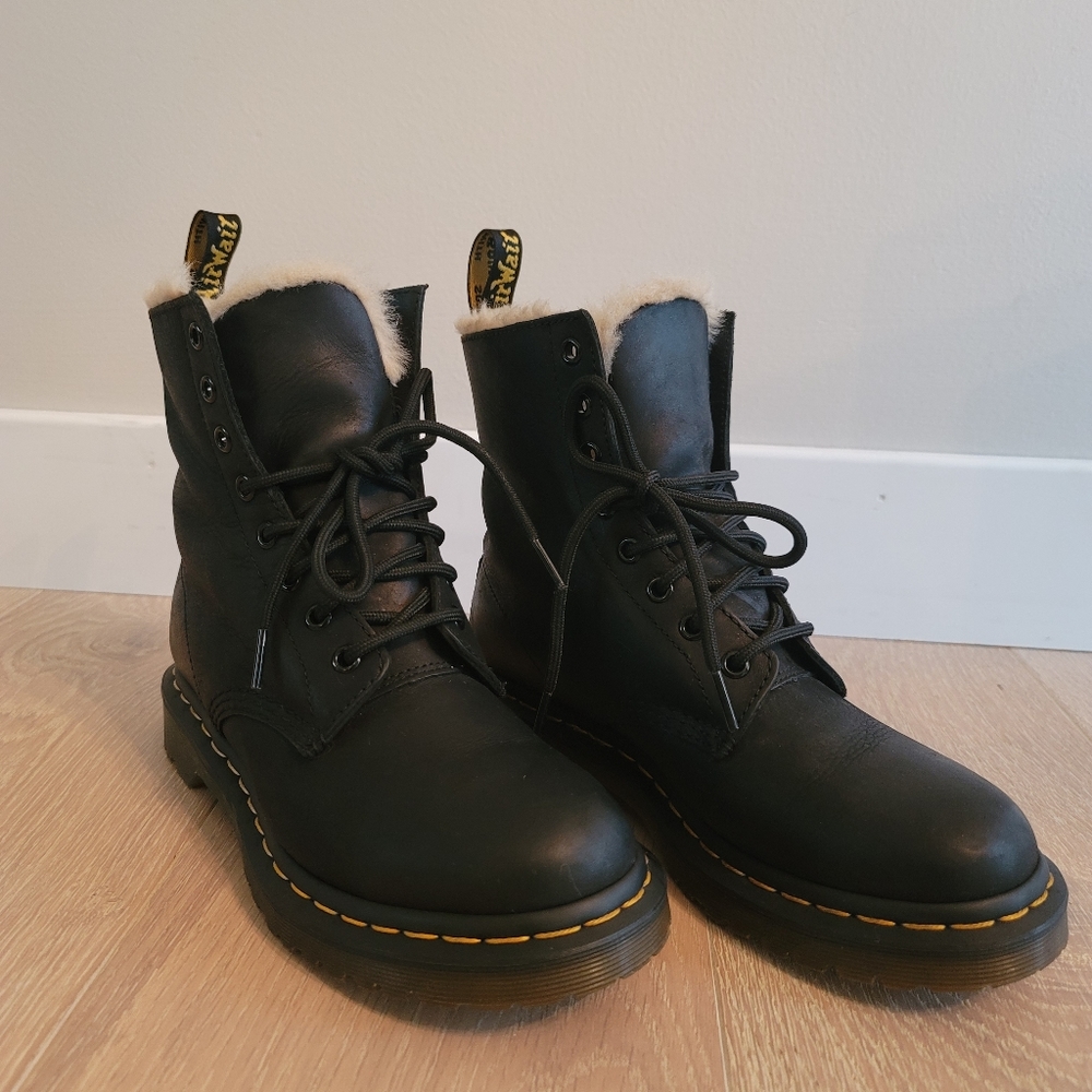 Dr. Martens serena boots